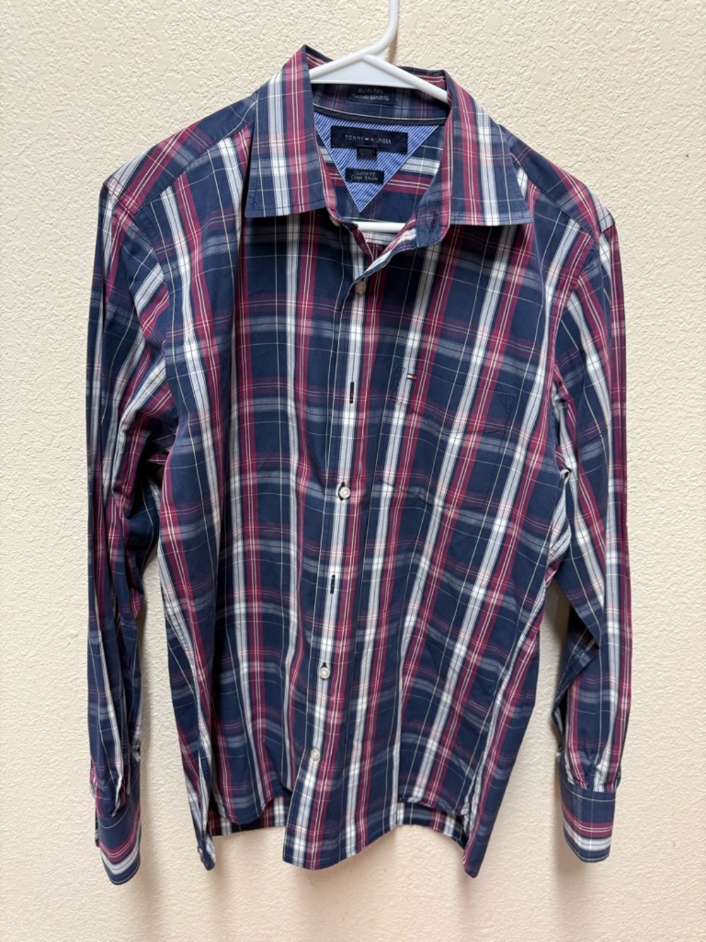 Tommy Hilfiger Men's Casual Dress Shirt Button Down Plaid, Long Sleeve, Size M